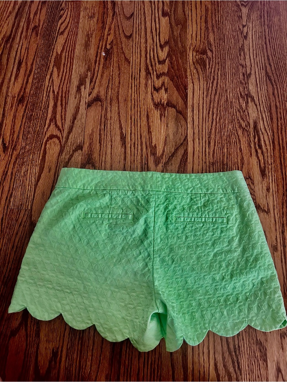 Crown & Ivy lime green scalloped hem shorts - Picture 2 of 4